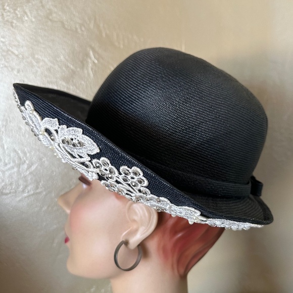VALUABLE 1960S' DESIGNER JACK MCCONNELL NAVY STRAW  HAT + WHITE APPLIQUÉ - Picture 4 of 12